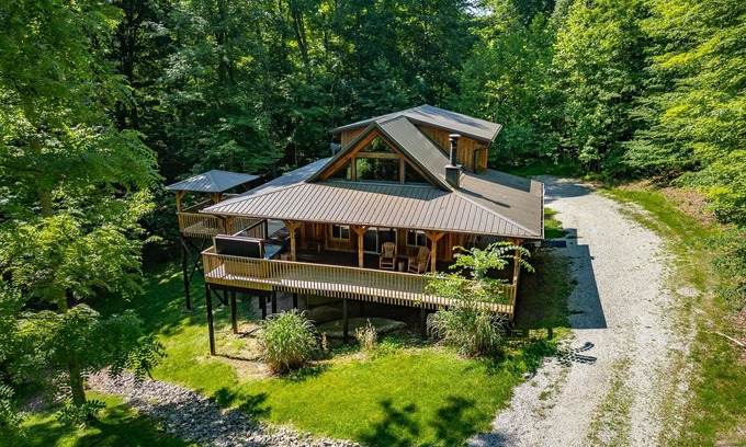 Unionville Cabin | Pet friendly, located by Lake Lemon