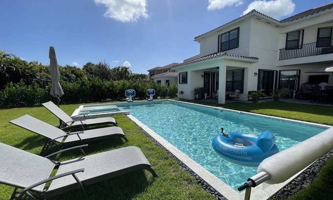 Naples House | Pet friendly luxury home, huge pool and spa in a gated community!