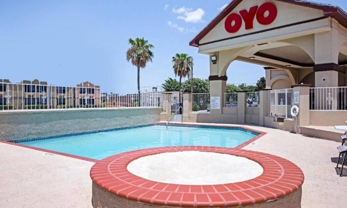 McAllen Hotel | Pet-Friendly McAllen Hotel with a Smoke-Free Environment! Onsite Parking!