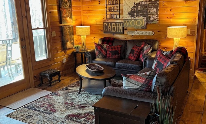 Blairsville Cabin | Pet friendly MOUNTAIN CABIN minutes to BLUE RIDGE
