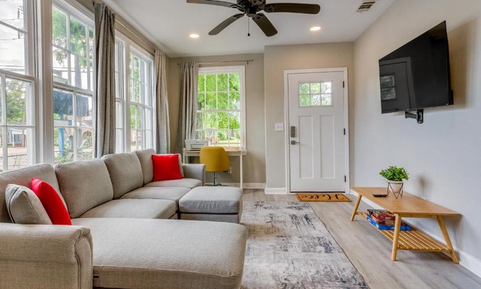New Warrington House | Pet-Friendly Pensacola House Rental 3 Mi to Beach