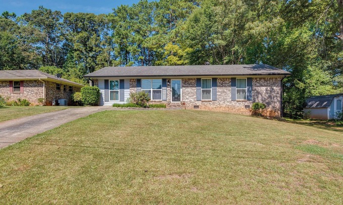 Church Street House | Pet-Friendly Rex Vacation Rental: 18 Mi to Atlanta