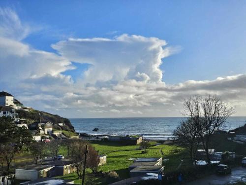 Millendreath Apartment | Pet Friendly Sea view Villa Millendreath Looe