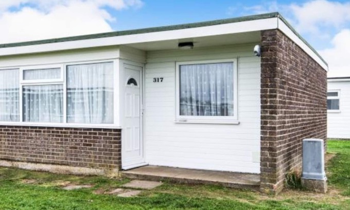 Great Yarmouth Ski Chalet | Pet friendly, Semi-Detached 2 Bed Chalet at California Sands near Norfolk Broads
