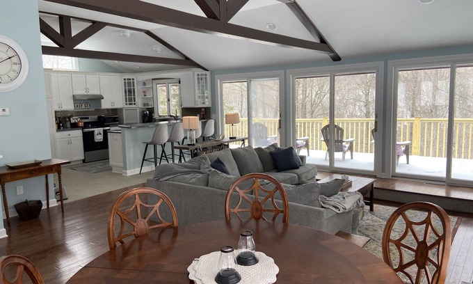 Plymouth House | Pet Friendly Ski House with Hot Tub