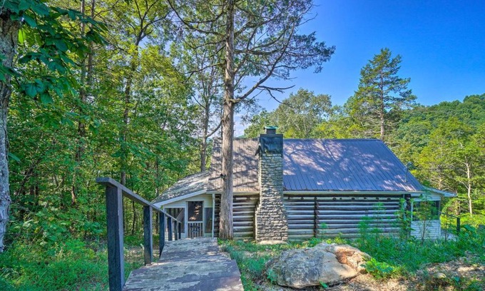 Speedwell House | Pet-Friendly Speedwell Cabin, 1 Mi to Water!