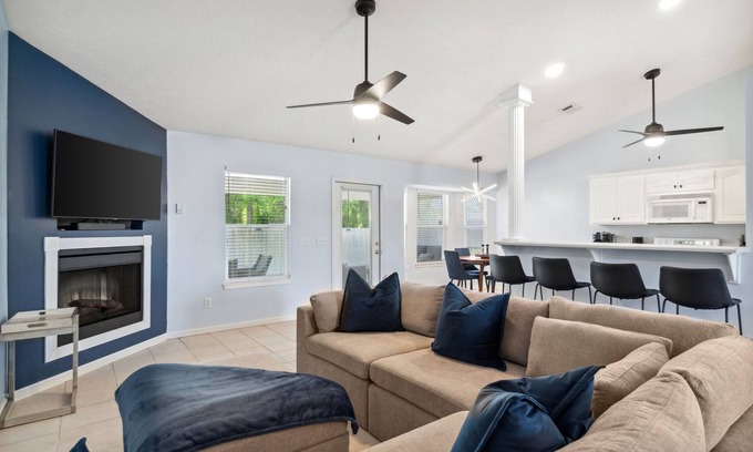 Thomas Drive House | Pet Friendly, great outdoor space & spacious