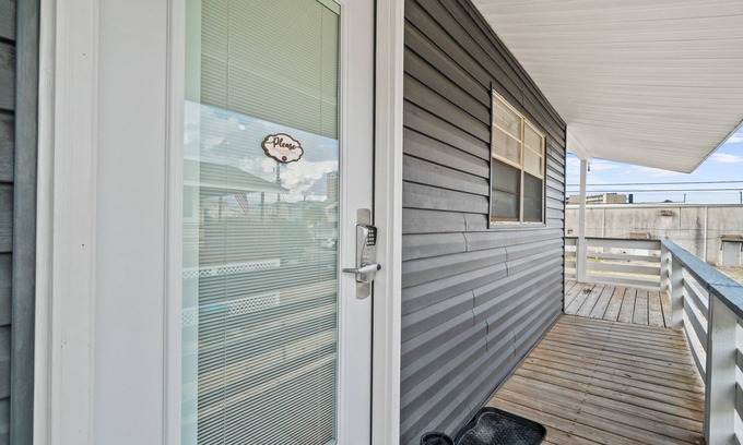 Gulf Lagoon Beach Apartment | Pet Friendly! Hot Tub! Sleeps Five!