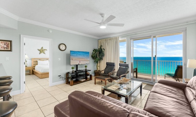 Lower Grand Lagoon Condo | 🐶Pet Friendly-GULF Front-Beachside Pool-Parking-Treasure Island 1102🌴