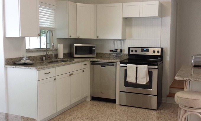 Vina Del Mar Island House | Pet Friendly.Walk to Pass-a-Grille Beach from Vina Del Mar private pool home