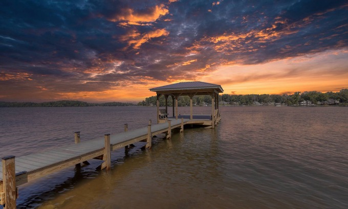 Cross Hill House | Pet friendly, west facing, Waterside Retreat on Lake Greenwood, SC