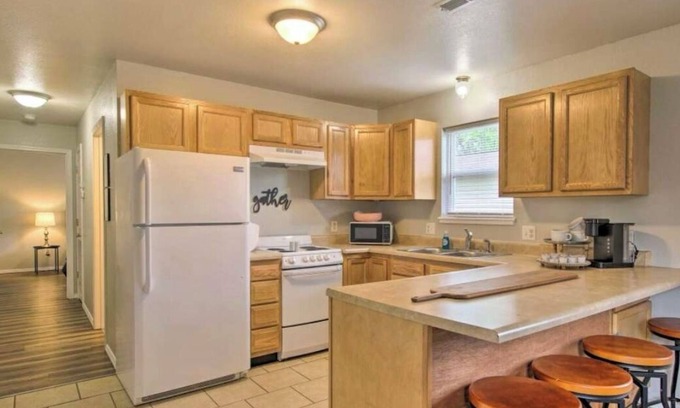 West Plains House | Pet-Friendly West Plains Home Near Downtown!n