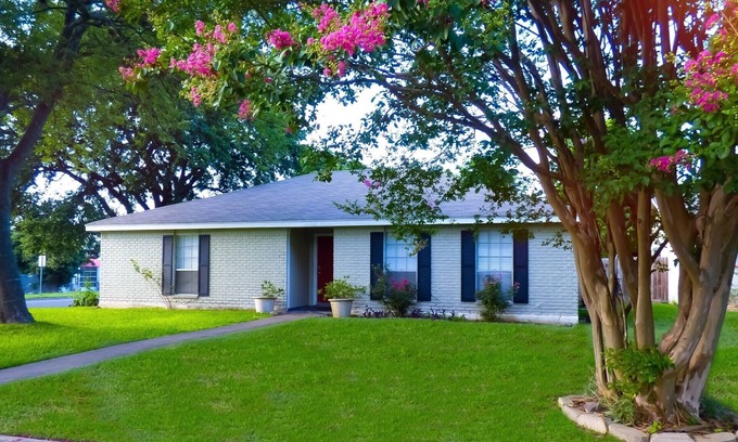 Carrell Oaks House | Petes place, nice comfortable relaxing with pool for your gateway to Austin