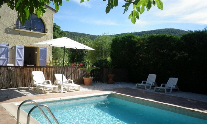 Le Luc Apartment | Petit gîte dans la campagne, centre VarnCosy gîte in the countryside, Provence