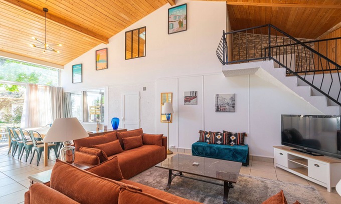 Saint-Romain-de-Benet House | Petite house "Gîte Le Sun House" with shared pool, private terrace and Wi-Fi