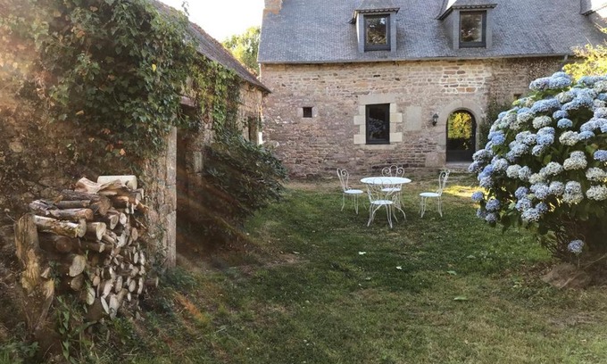 Yvias House | Petite maison chaleureuse