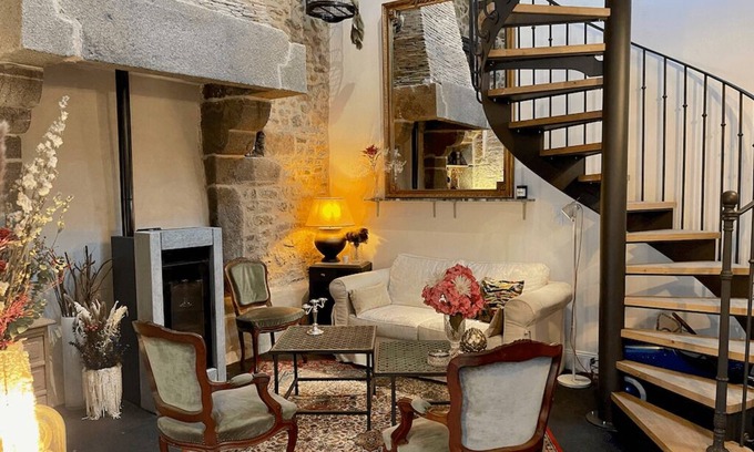 Combourg House | Petite Maison Darrière-cour au Pied du Château