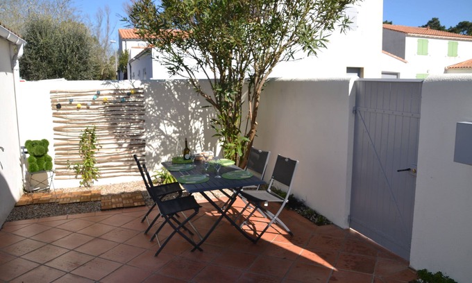 La Flotte Villa | Petite Villa Avec Jardinet Dans Pinède et Quartier Paisible