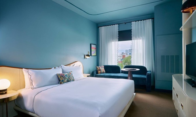 East Market District House | Pets Allowed Here! King Room Near Louisville Slugger Museum & Factory!