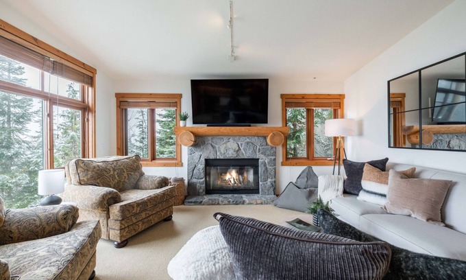 Whistler Creekside Condo | Pets | BBQ | Sundeck | Private garage | Ski-in/out