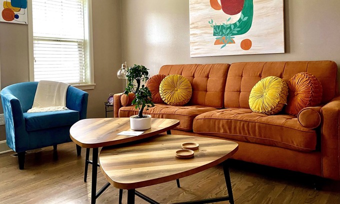 West Plaza Condo | Pets Welcome! 2Q Beds! 5Min Walk to Plaza