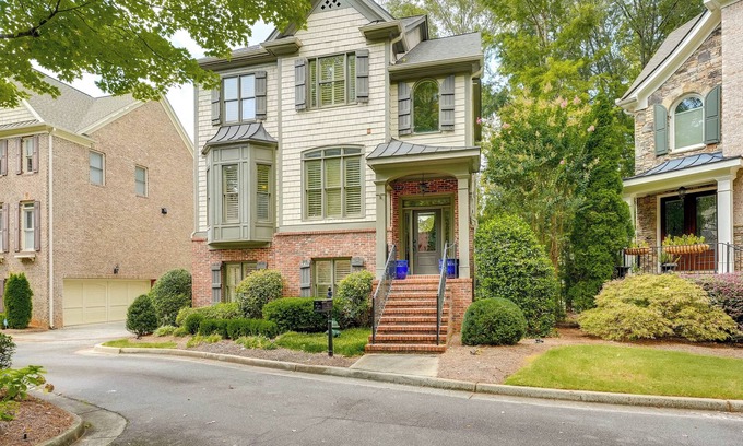 Sandy Springs House | Pets Welcome! Spacious ATL Area Retreat w/Deck