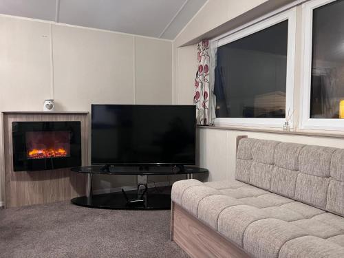 Chapel Saint Leonards Apartment | PG173 Golden Palm Resort 6 Berth Caravan With Decking