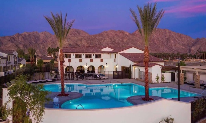 La Quinta House | PGA West 3bed w Bonus Loft, Sleeps 8, Pool, Gym