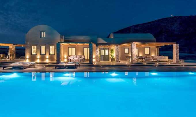 Santorini Villa | Phaos at Cellaria Estate