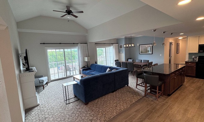 Lincoln Condo | Phase 2 Penthouse at Riverwalk