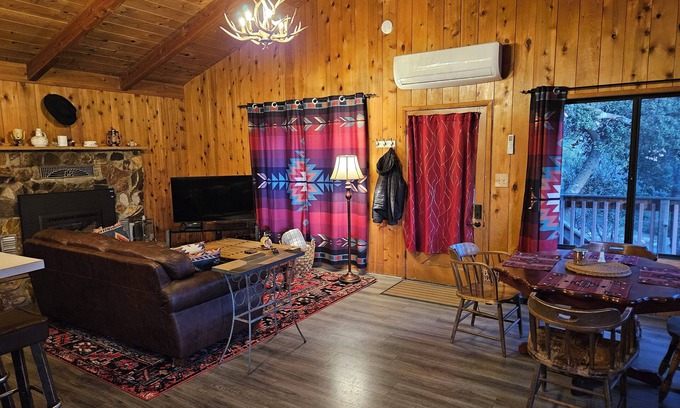Julian Cabin | Pheasant Hill Cabin. Cozy and dog friendly.