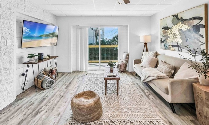 Fort Walton Beach Apartment | Phenomenal Waterfront 2BR Condo with Private Beach