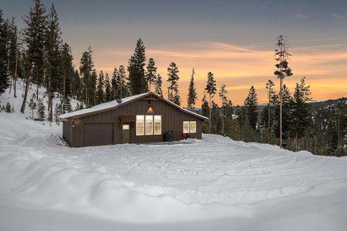 Philipsburg House | Philipsburg Family & Couples Cabin Ski Hike Relax