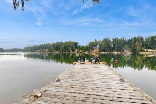 Shelton House | Phillips Lake Escape