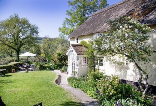 Honiton House | Phillishayes Cottage in Upottery near Honiton - the perfect Rural hideaway!
