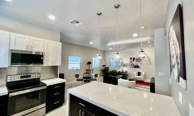 Encanto House | PHX Retreat | 2 Bedroom 2 Bath Home in Historic Neighborhood