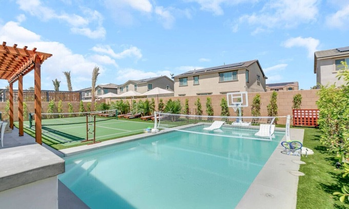 Coachella House | Pickleball Lrg SpaPool Bball Gameroom 14Beds Fitne