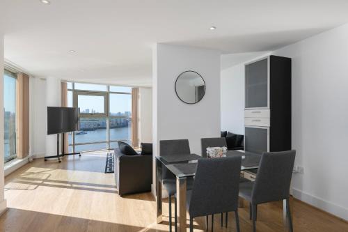 Island Gardens Apartment | Pics Worthy London 2 BR 2 Bath Flat Thames View Sleep 6