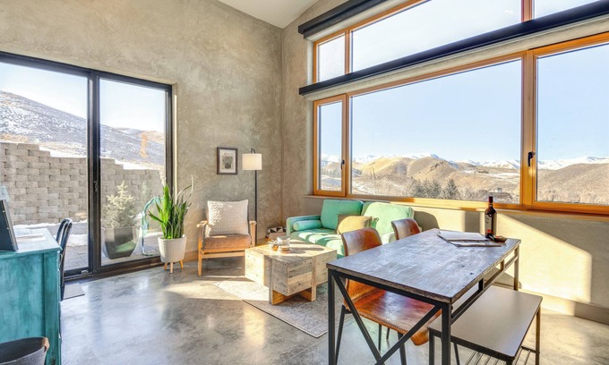 Hailey Apartment | Picture-Perfect View: Cozy Hailey Eco Studio!