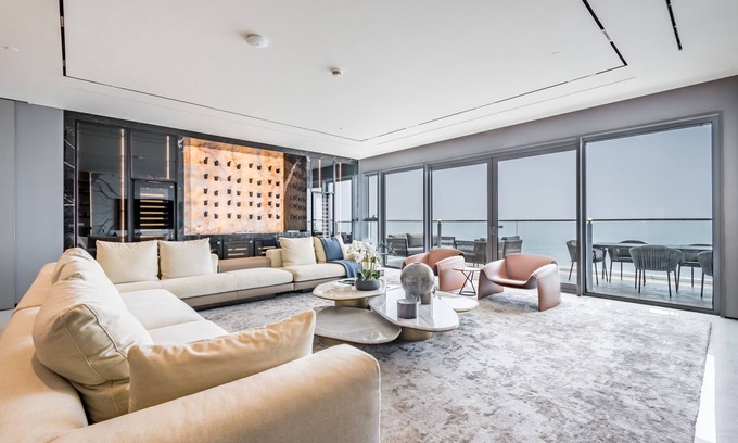 Dubai Marina Apartment | Picturesque 3BR Apartment with Assistant Room in The One JBR