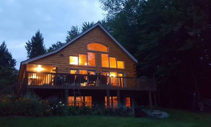 Enfield House | Picturesque lakeside log home with 3bed/3bath on Crystal Lake.