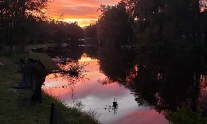 Middleburg House | Picturesque Middleburg Creek-view Vacation Home!