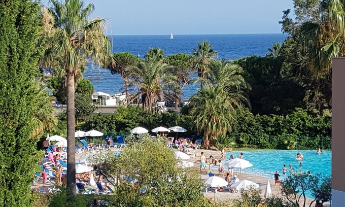 Les Issambres Apartment | PIEDS DANS L'EAU MER & PISCINE - SEA VIEW "Résidence Les Rivages des Issambres