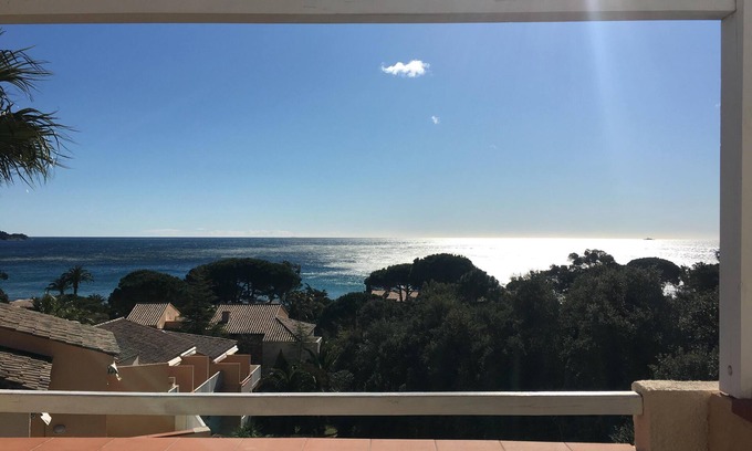 Le Lavandou Apartment | Pieds dans L'eau sea view - L'Anse de Pramousquier P&V