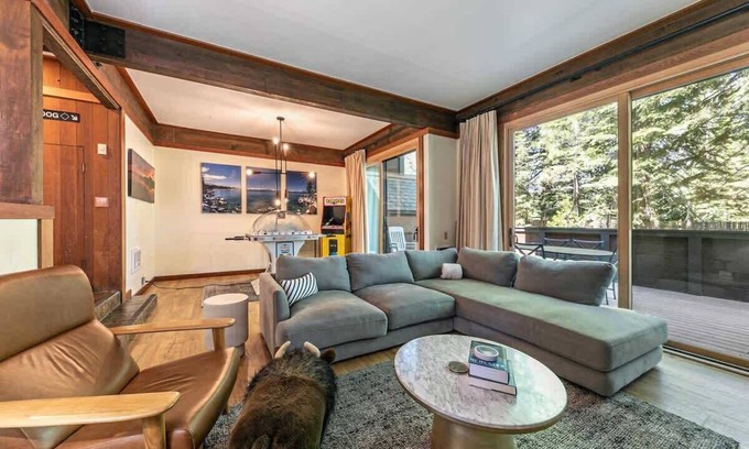 Tahoe Tavern House | Pier|Beach|Tennis|Pickleball|Walk to Town