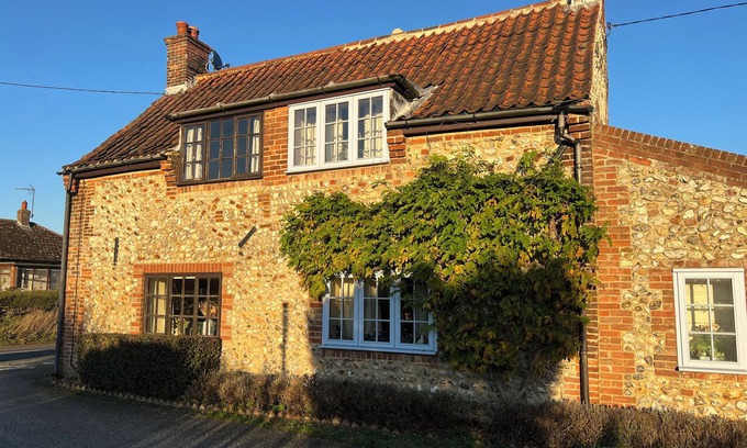 Stanhoe Cottage | Pilgrims Cottage - Cosy period flint cottage with open fire