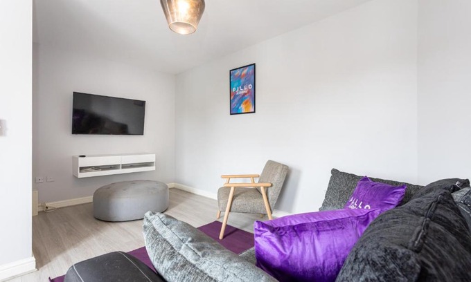 Eccles Apartment | Pillo Rooms Serviced Apartments - Trafford