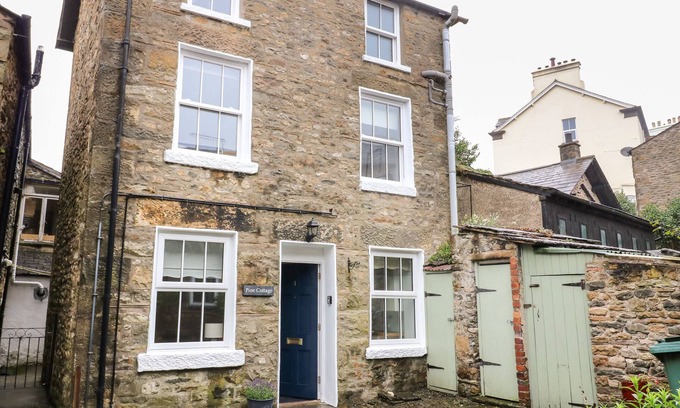 Sedbergh House | PINE COTTAGE, pet friendly, character holiday cottage in Sedbergh