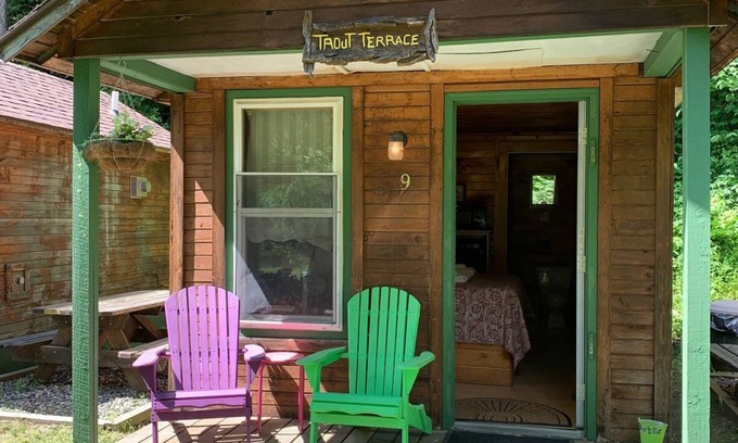Barton Hotel | Pine Crest Motel And Cabins