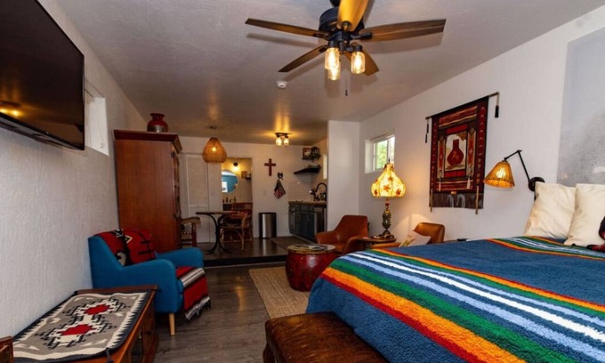 Prescott House | *Pine Needle Retreat *Fireplace *Romantic Getaway